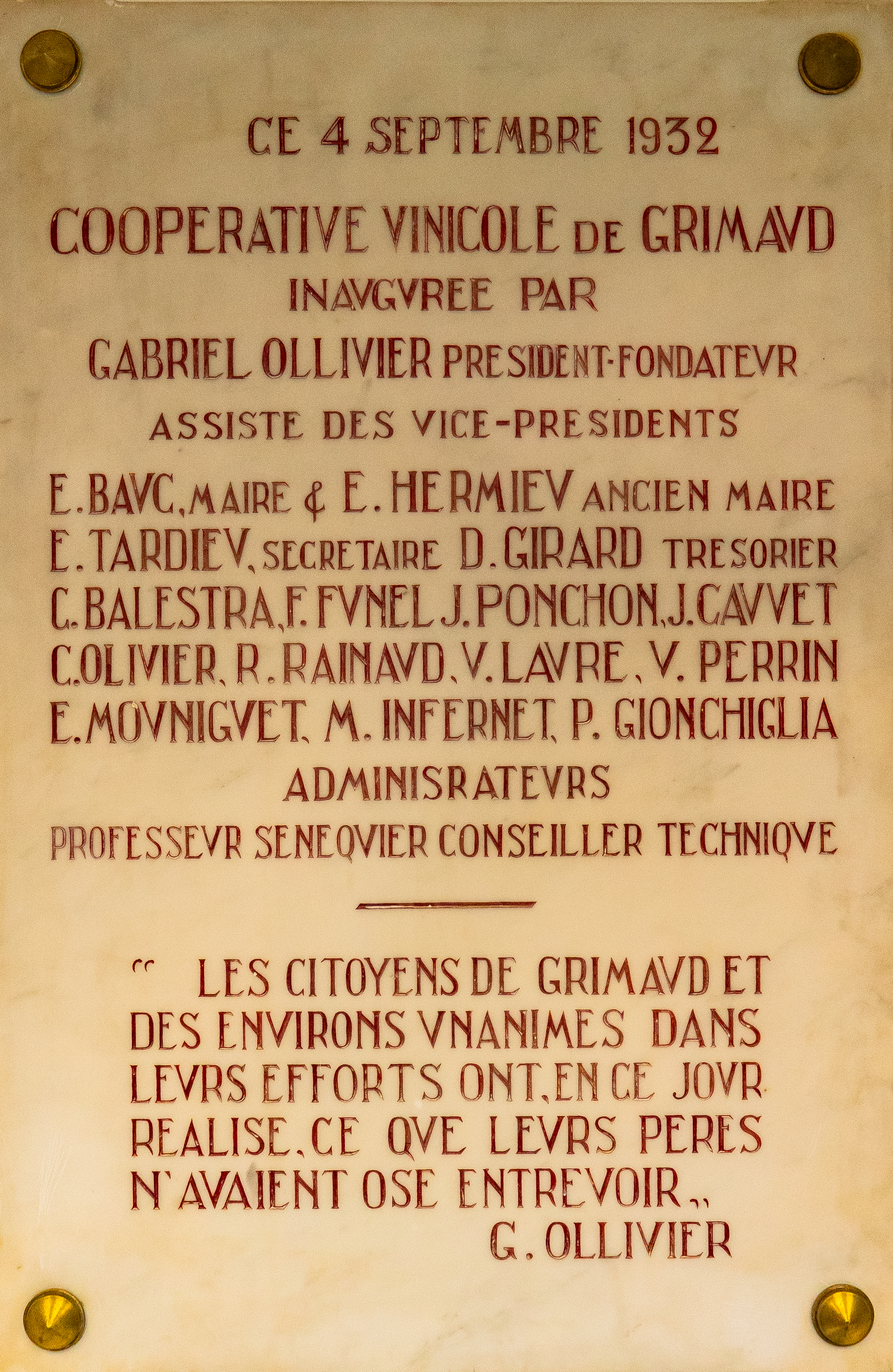Plaque de la Cave Coopérative des Vignerons de Grimaud, inaugurée le 4 septembre 1932